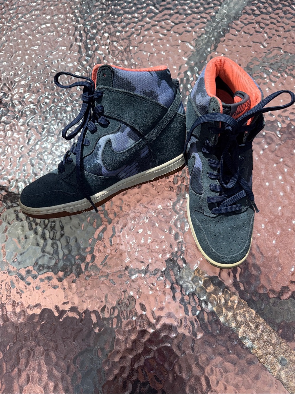 Nike size 6 1/2 kids High-Top Sneakers in Navy, Camouflage & Orange